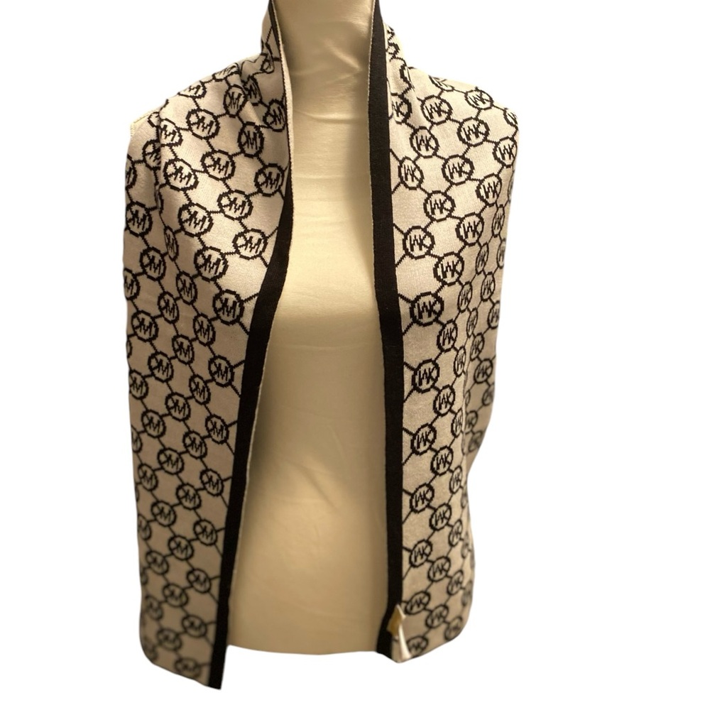 Authentic Michael Kors Set Logo Women's 2 Color Scarf Black White and hat - Picture 4 of 7